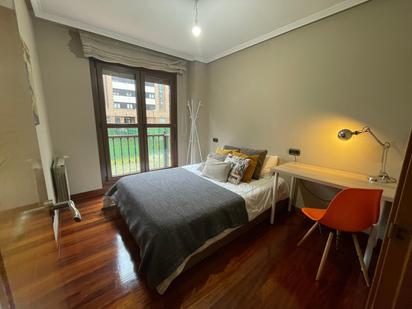 Bedroom of Flat for sale in Oviedo   with Balcony