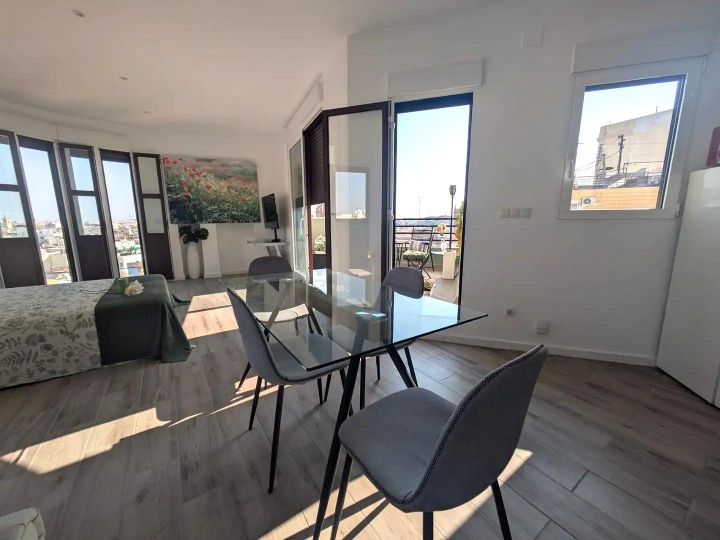 Esszimmer von Dachboden zur Miete in Valencia mit Klimaanlage, Heizung und Terrasse