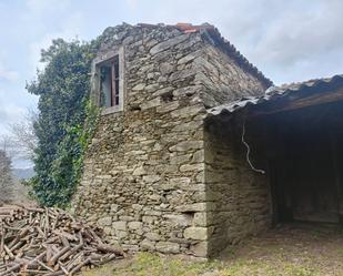 Vista exterior de Casa o xalet en venda en Cesuras amb Jardí privat