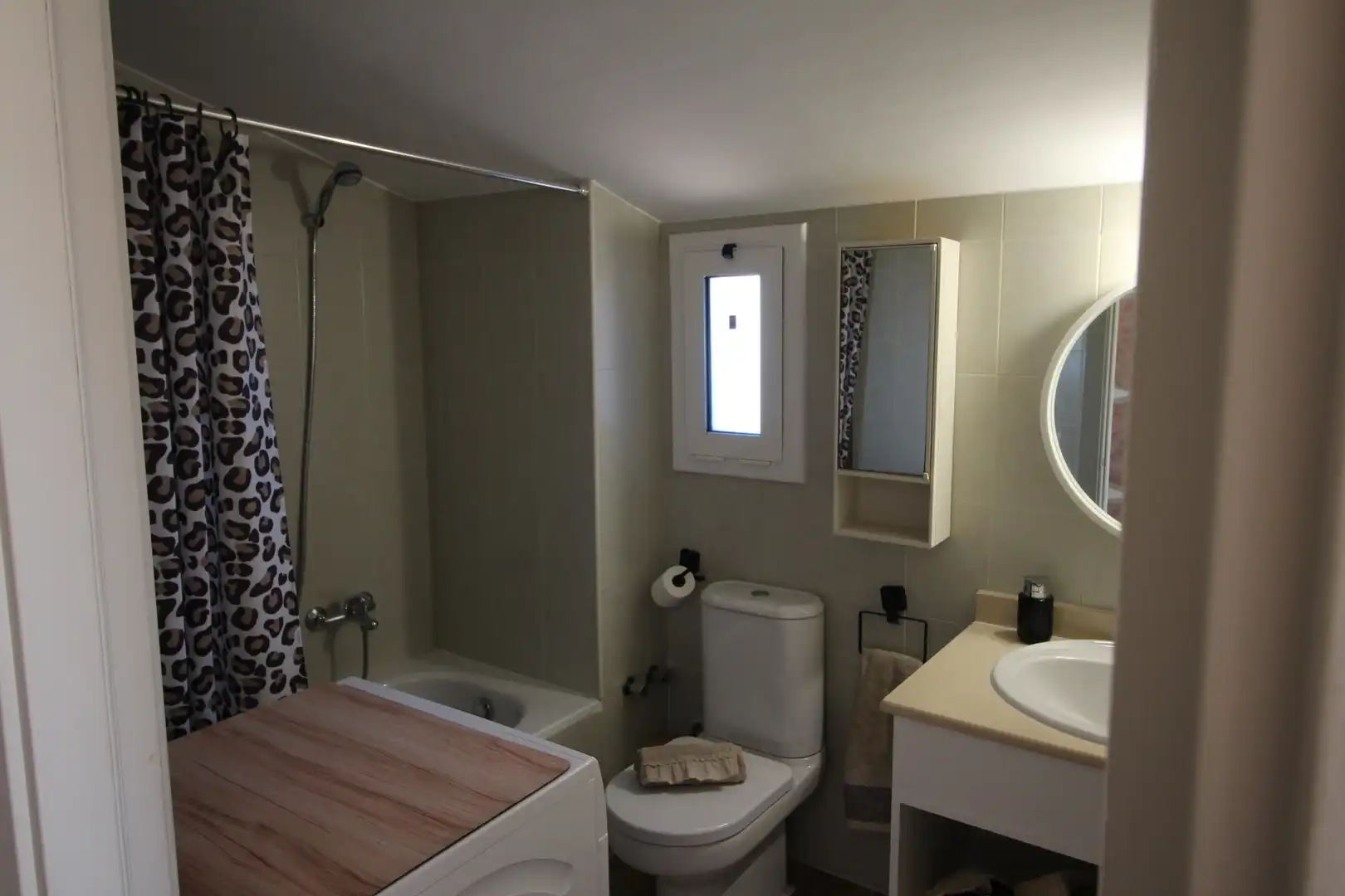 Baño de Dúplex en venta en Figueres con Calefacción, Terraza y Trastero