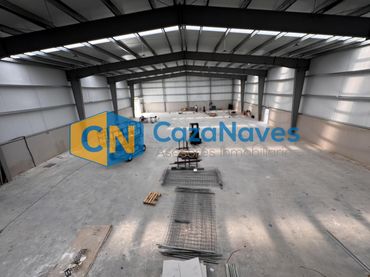 Nave industrial en venta en Loeches