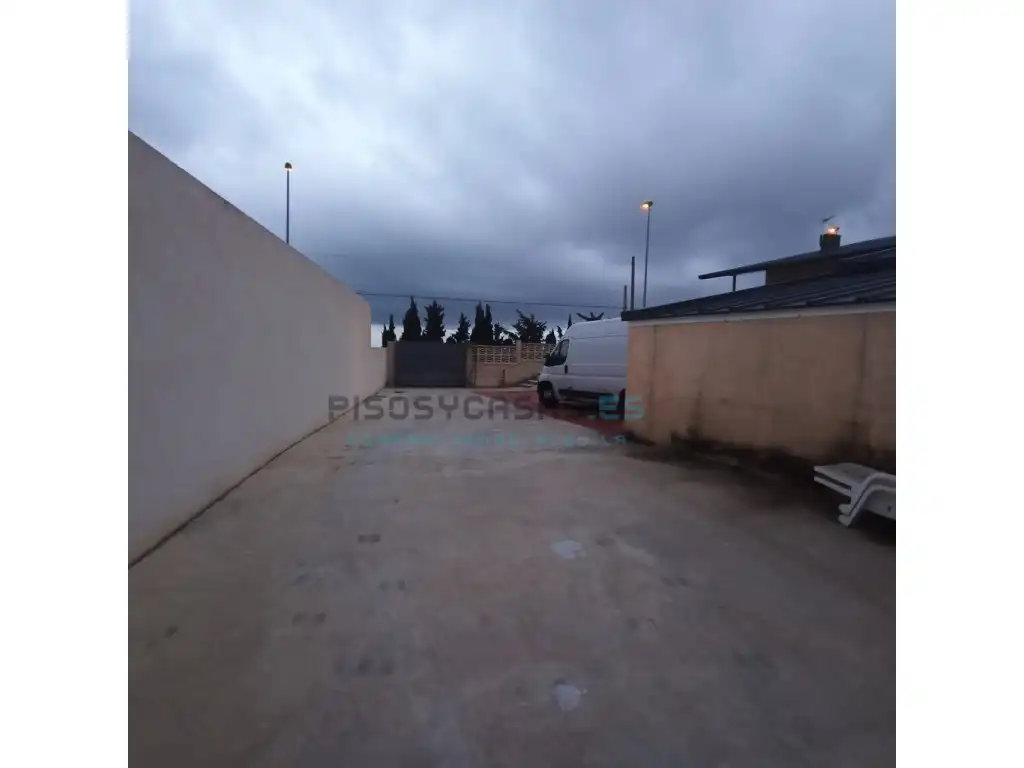 Aparcament de Casa o xalet en venda en La Muela amb Jardí privat i Terrassa