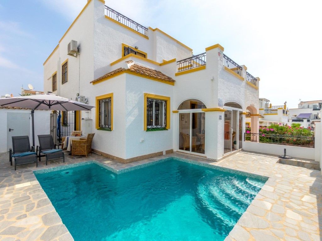 Swimming pool of Single-family semi-detached for sale in Orihuela  with Air Conditioner, Private garden and Terrace