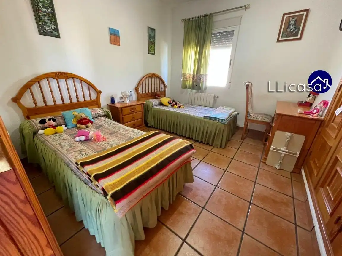 Habitación de Casa o chalet en venta en La Pobla de Vallbona con Calefacción, Jardín privado y Terraza