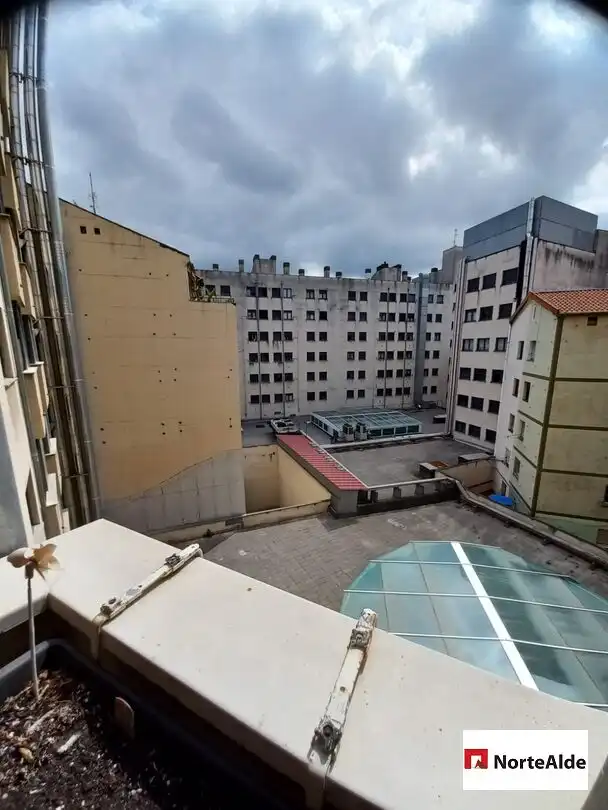 Vista exterior de Piso en venta en Barakaldo  con Calefacción, Trastero y Balcón