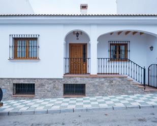 Vista exterior de Casa adosada en venda en Villanueva del Rosario amb Calefacció i Terrassa