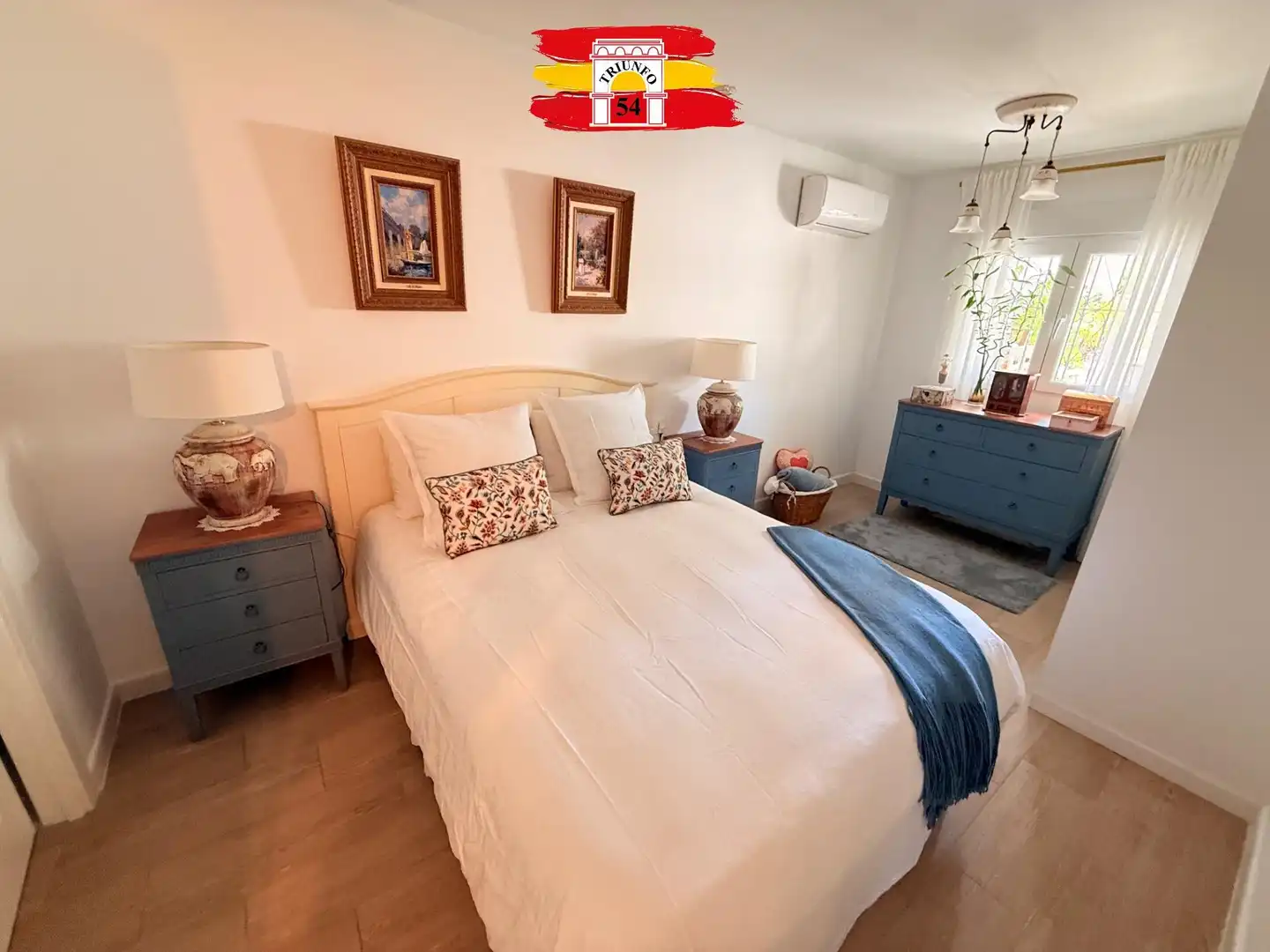 Schlafzimmer von Haus oder Chalet zum Verkauf in Pilar de la Horadada mit Klimaanlage, Privatgarten und Schwimmbad
