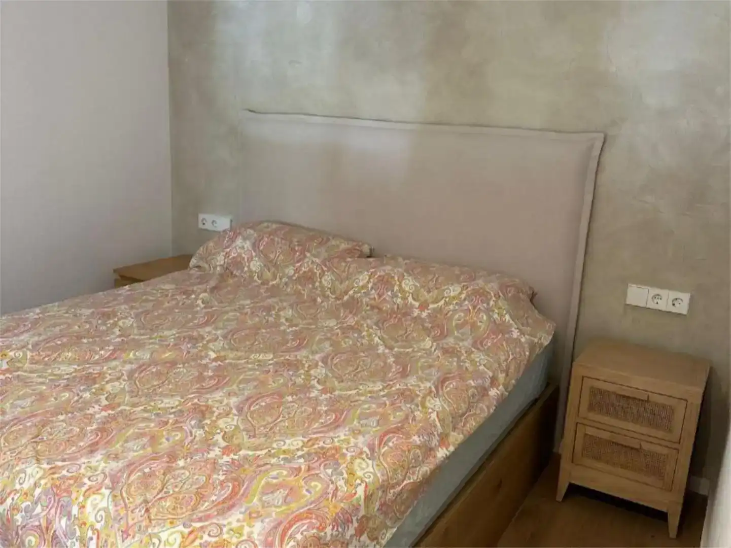 Dormitori de Apartament en venda en Cadaqués amb Aire condicionat i Balcó