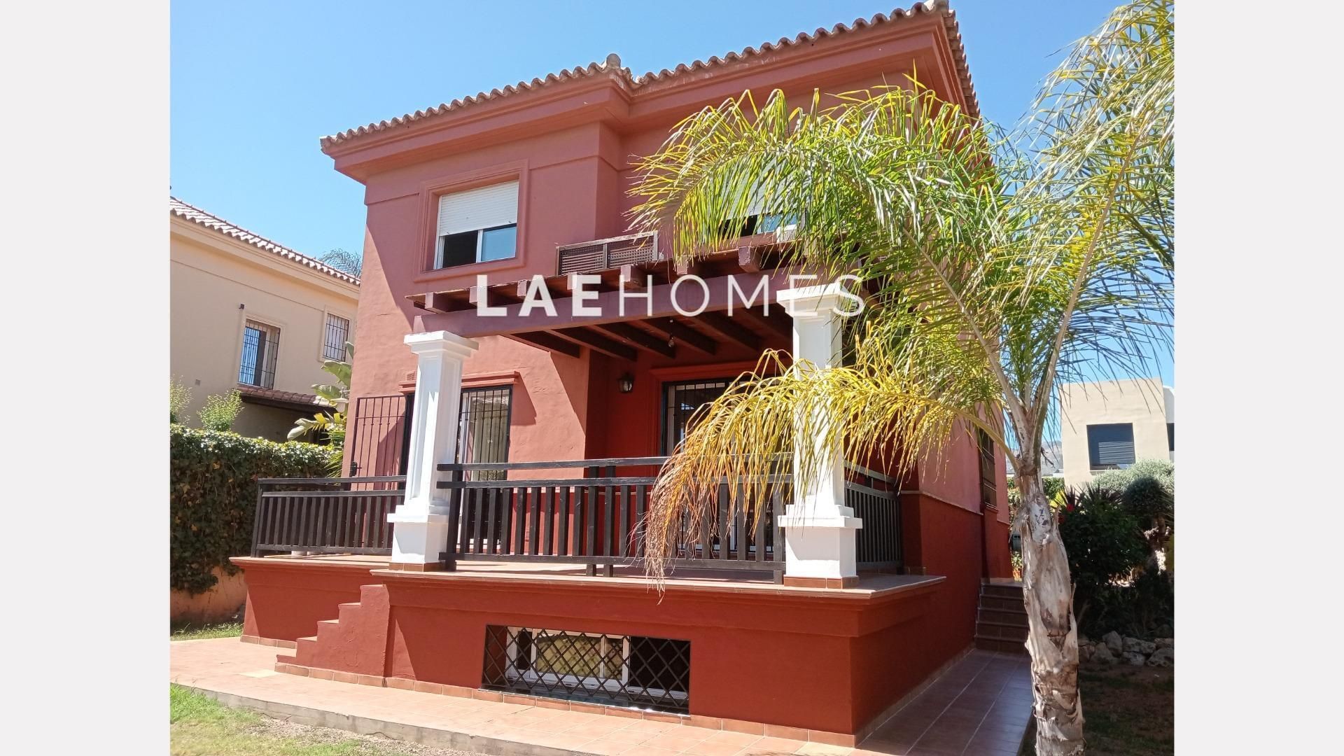 Vista exterior de Casa o xalet en venda en Alhaurín de la Torre amb Aire condicionat, Jardí privat i Terrassa