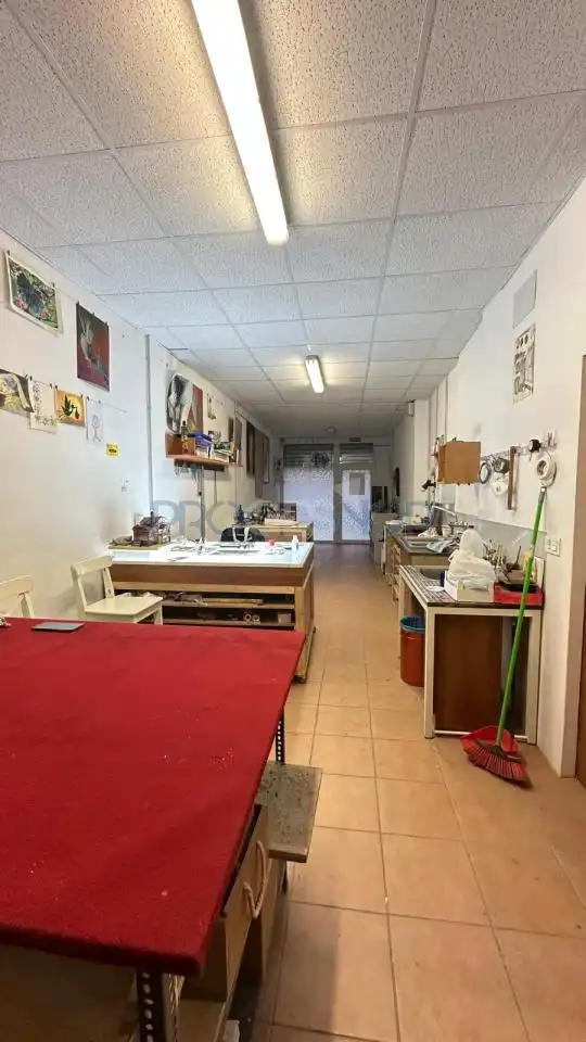 Local comercial en venda a Juan de Vega, imagen 4