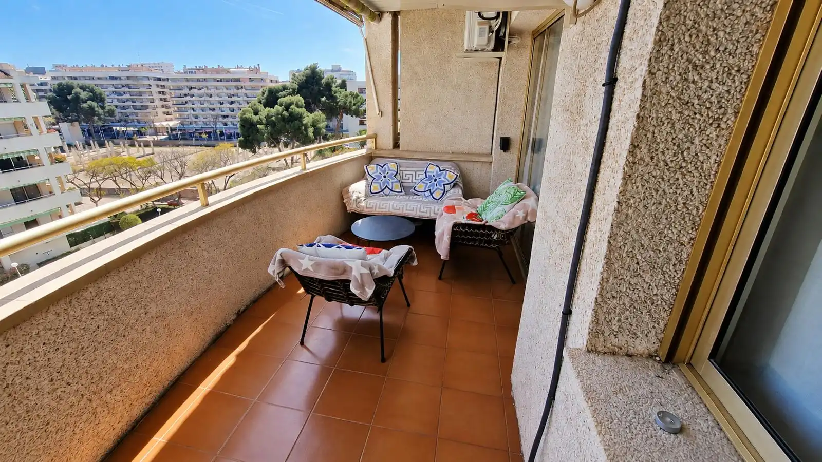 Piso con terraza en venta en Carrer de Joanot Martorell 4, imagen 6