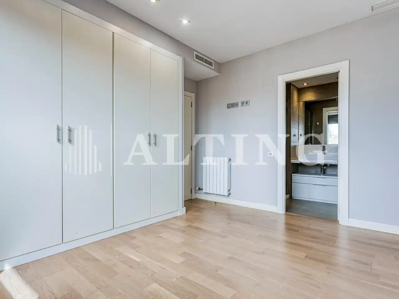 Schlafzimmer von Wohnung zum Verkauf in Barcelona mit Parkett, Terrasse und Abstellraum
