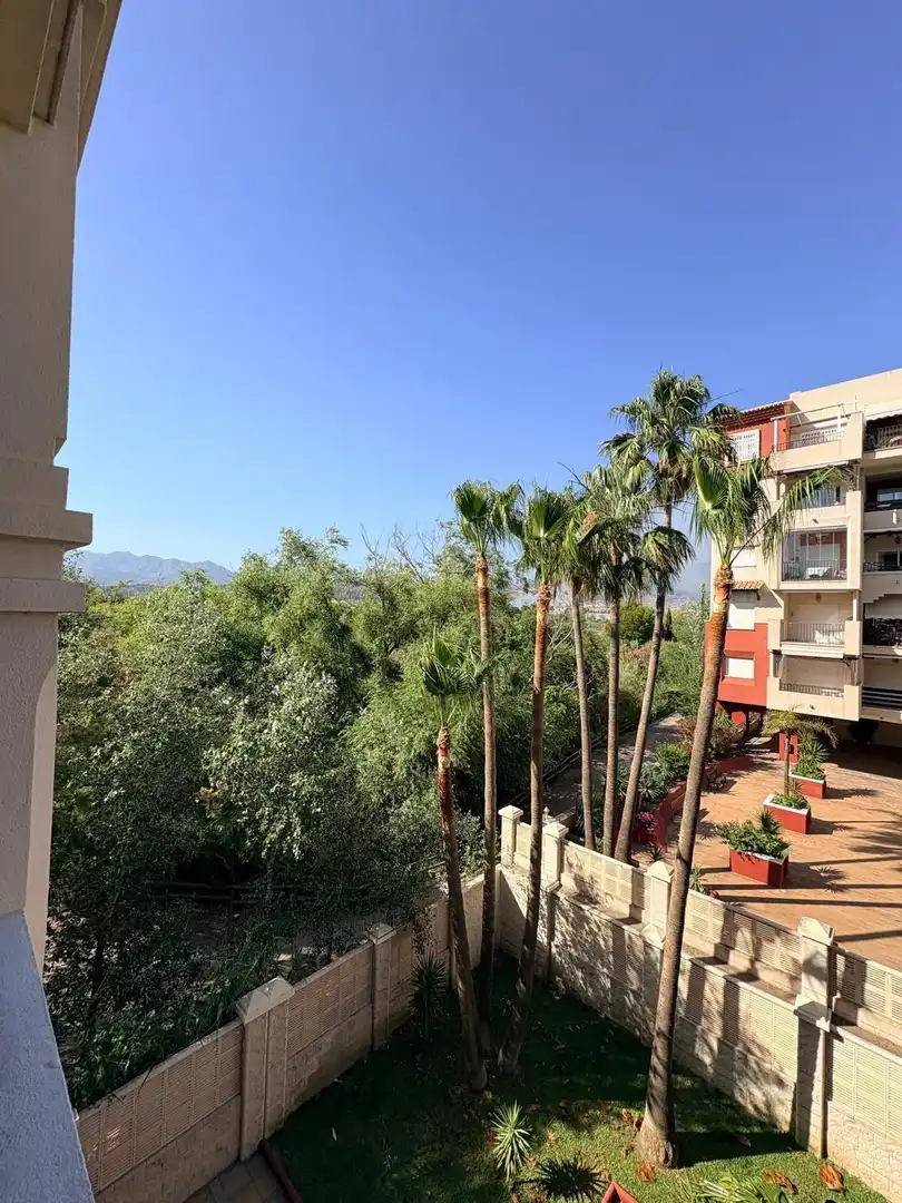 Vista exterior de Piso de alquiler en Motril con Jardín privado, Terraza y Amueblado