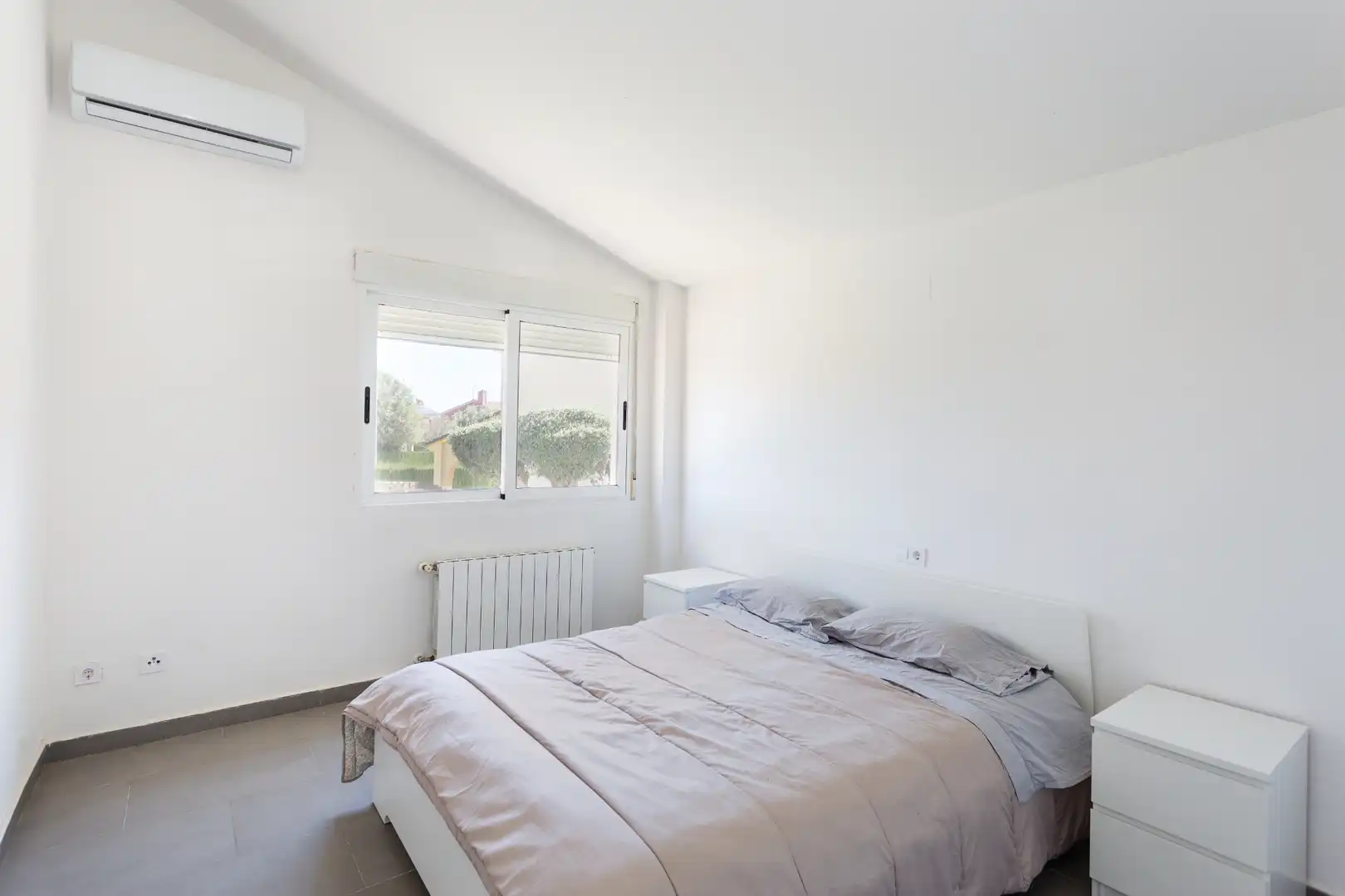 Bedroom of Houses for sale in San Antonio de Benagéber  with Air Conditioner, Heating and Private garden