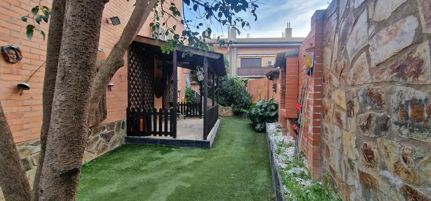 Garden of Detached homes for sale in Zaragoza  with Air Conditioner, Heating and Private garden