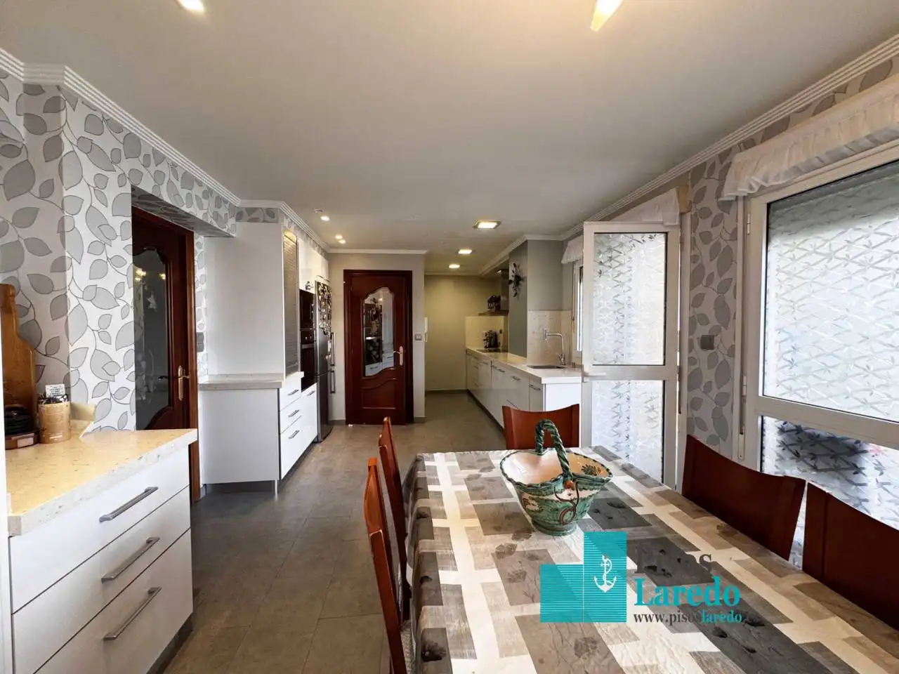 Cocina de Piso en venta en Laredo con Calefacción, Terraza y Balcón