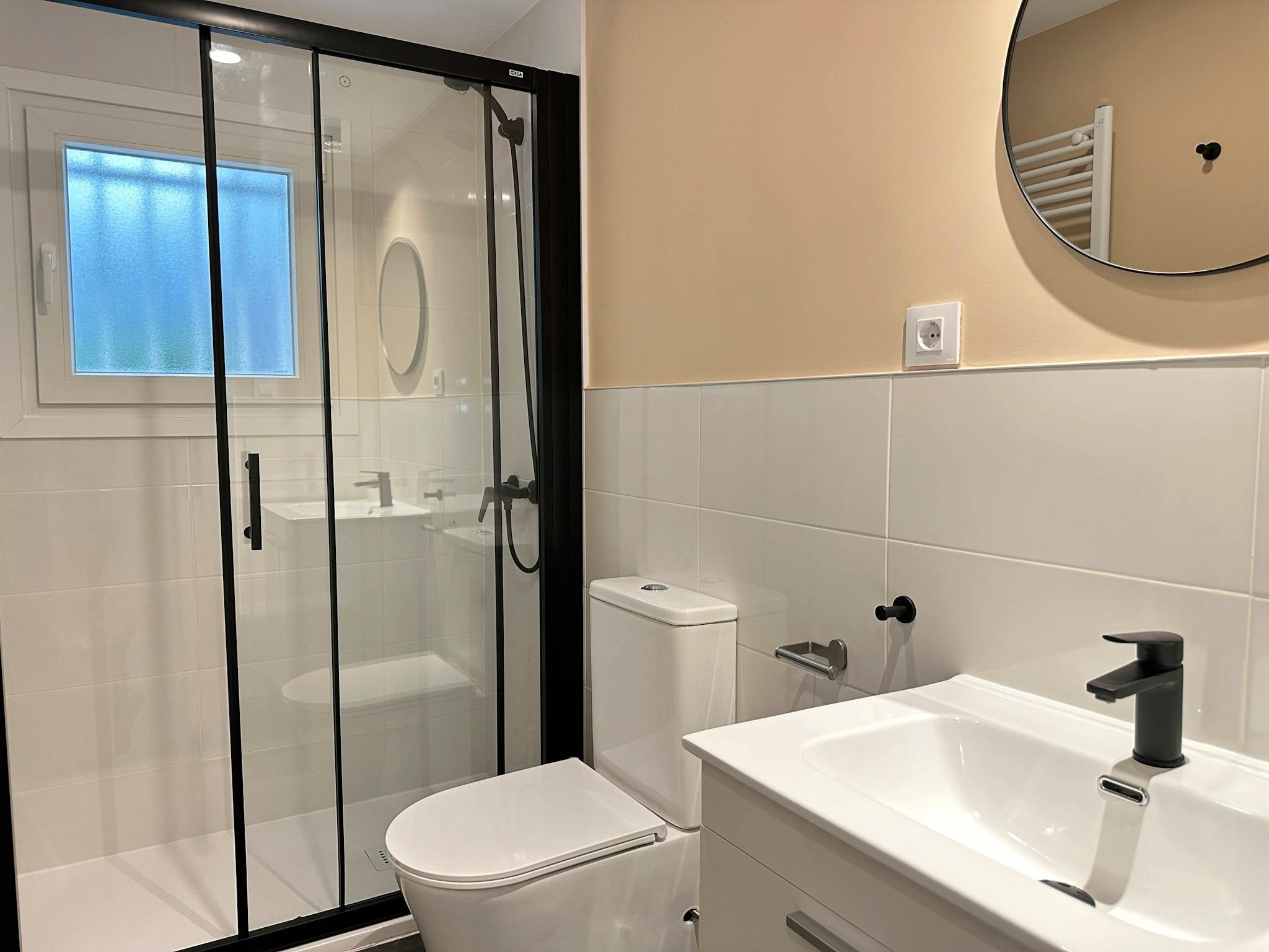 Baño de Piso de alquiler en  Madrid Capital con Calefacción, Amueblado y Lavadora