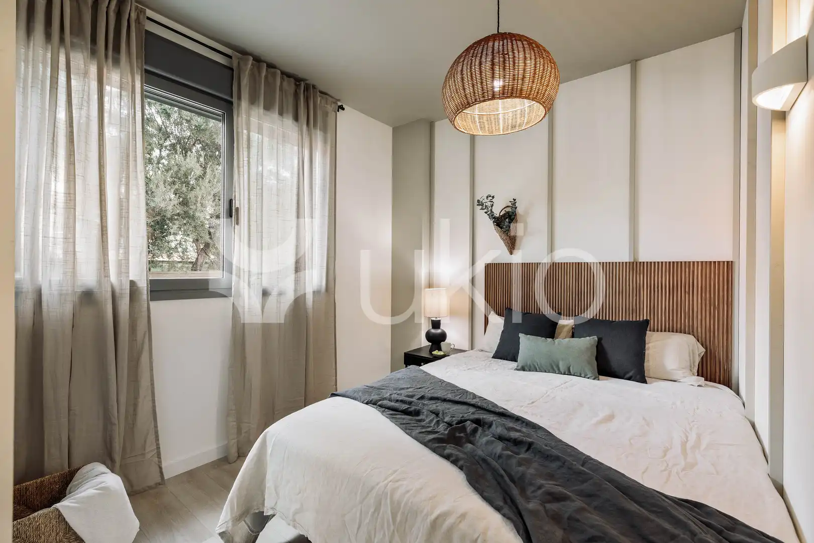 Dormitori de Apartament de lloguer en Barcelona amb Aire condicionat, Calefacció i Moblat