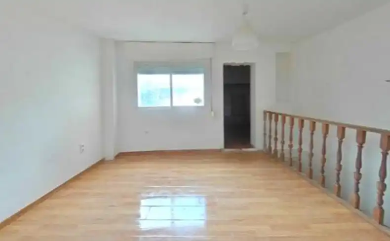 Casa adosada en venda a Calle la Constitución, Cadrete