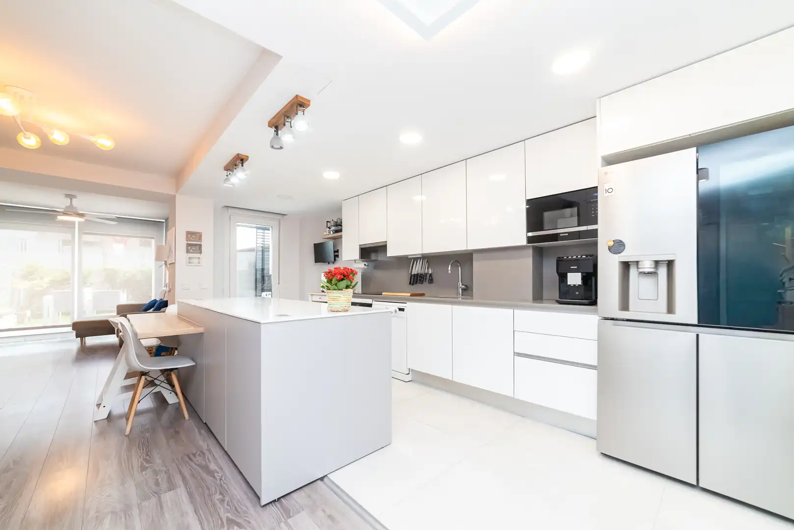 Cocina de Planta baja en venta en Boadilla del Monte con Aire acondicionado, Calefacción y Jardín privado