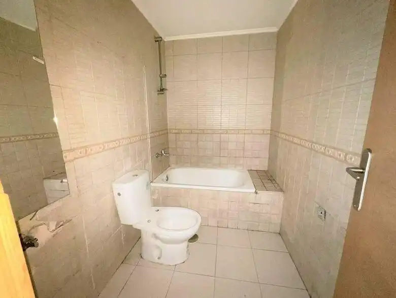 Bathroom of Flat for sale in Madrid