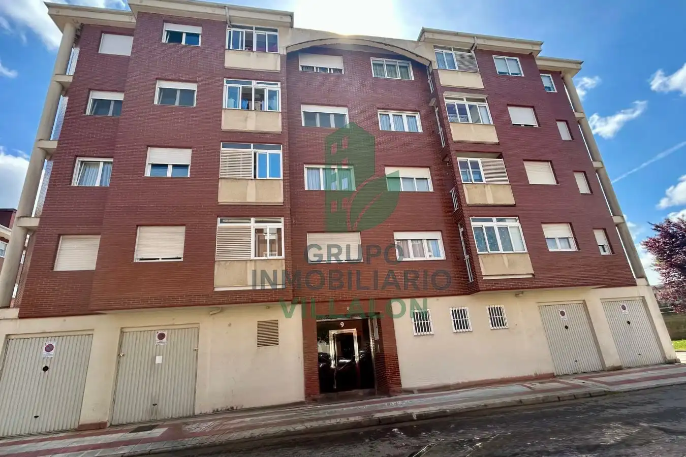 Exterior view of Flat for sale in San Andrés del Rabanedo  with Heating, Storage room and Furnished