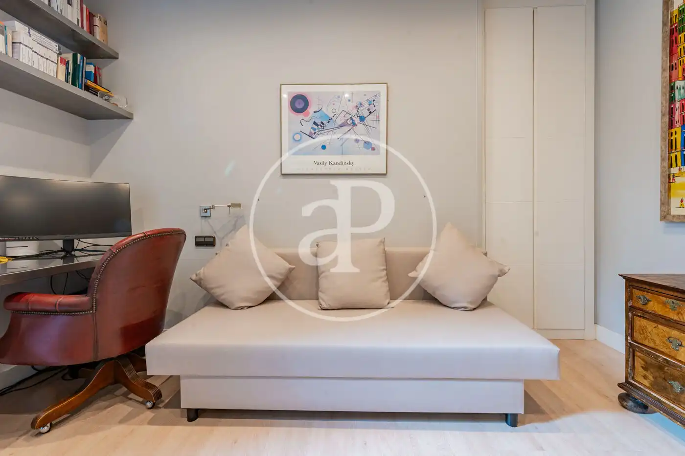 Sala d'estar de Pis en venda en Madrid amb Aire condicionat, Calefacció i Jardí privat