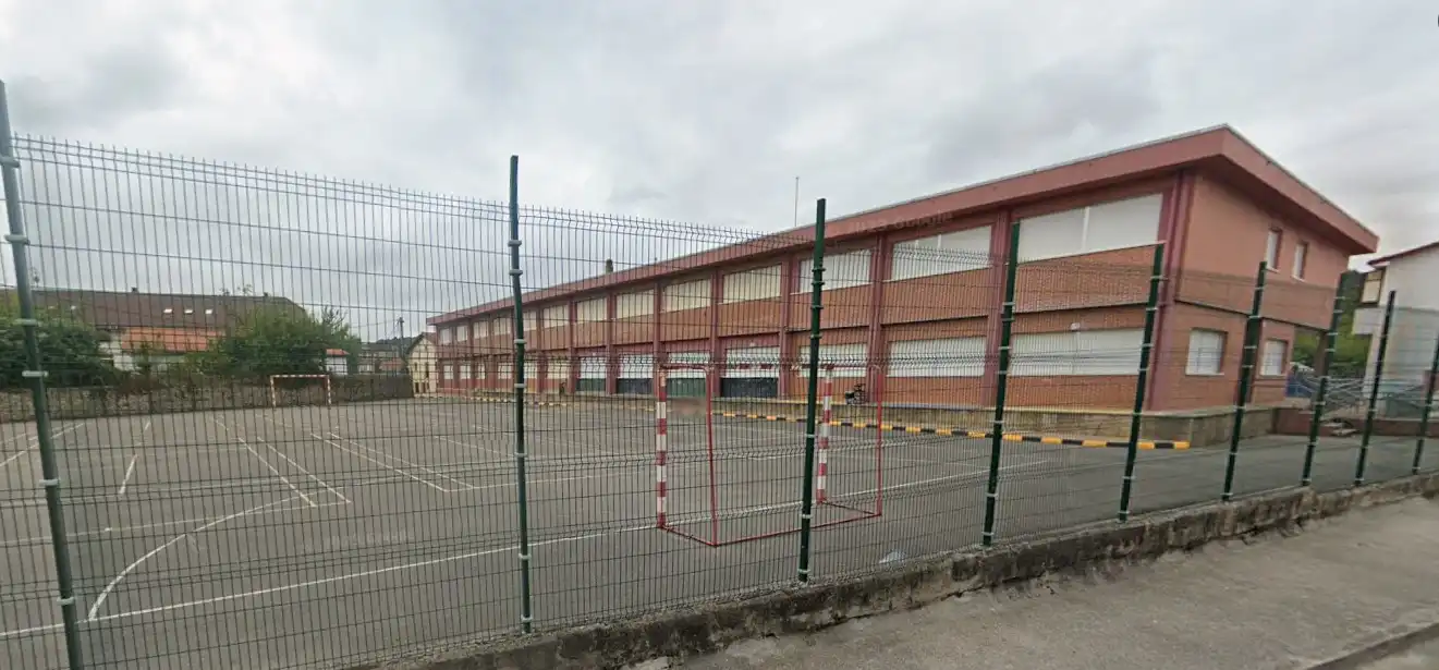 Vista exterior de Casa adosada en venta en Bárcena de Cicero con Balcón