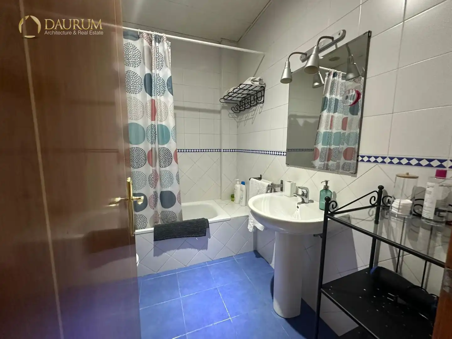 Bathroom of Apartments for sale in Sevilla  with Air Conditioner, Heating and Swimming Pool