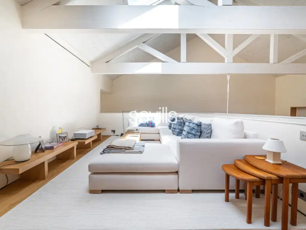 Sala d'estar de Casa o xalet en venda en Barcelona amb Aire condicionat i Terrassa