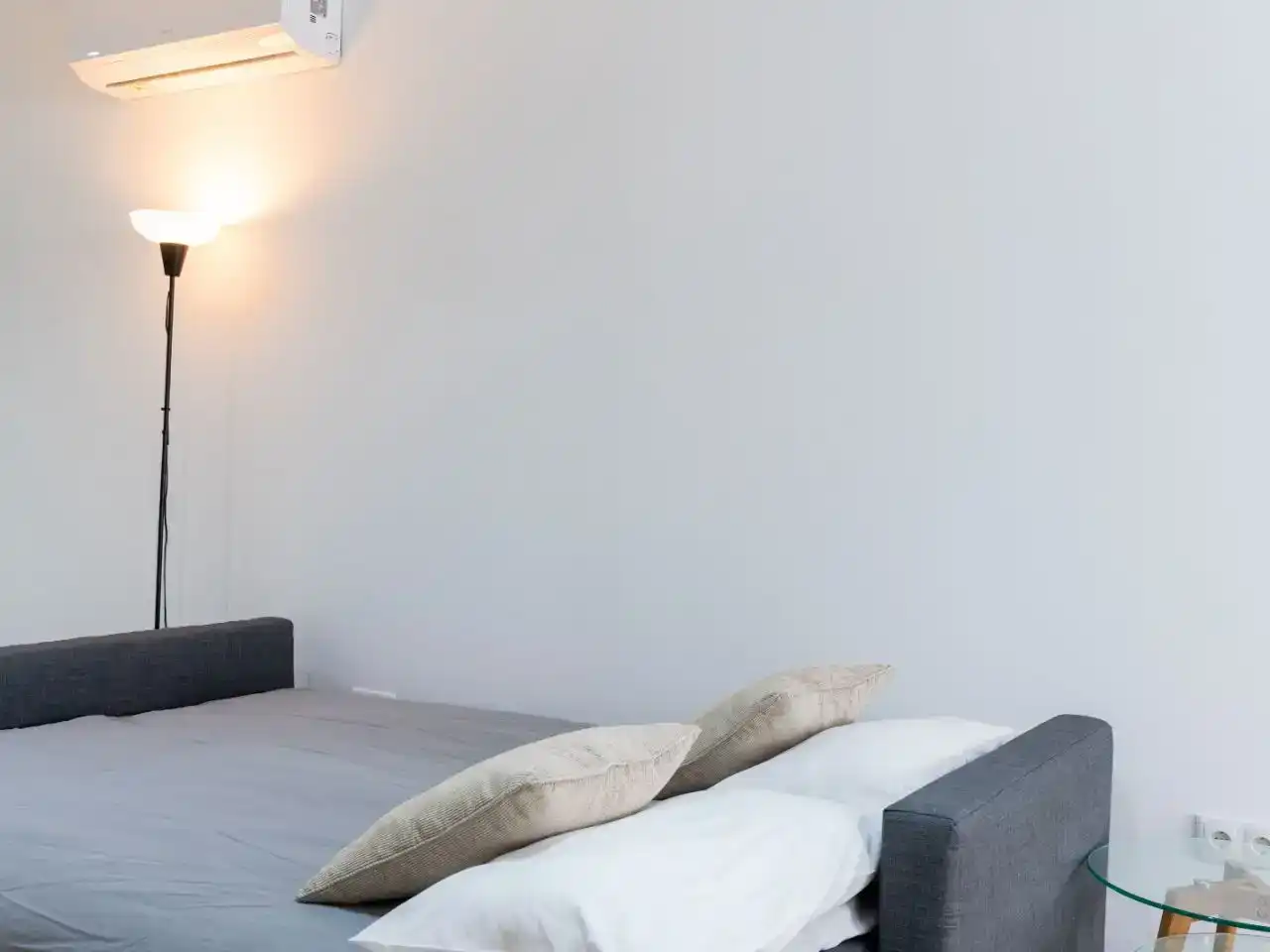 Dormitori de Apartament de lloguer en  Sevilla Capital amb Aire condicionat