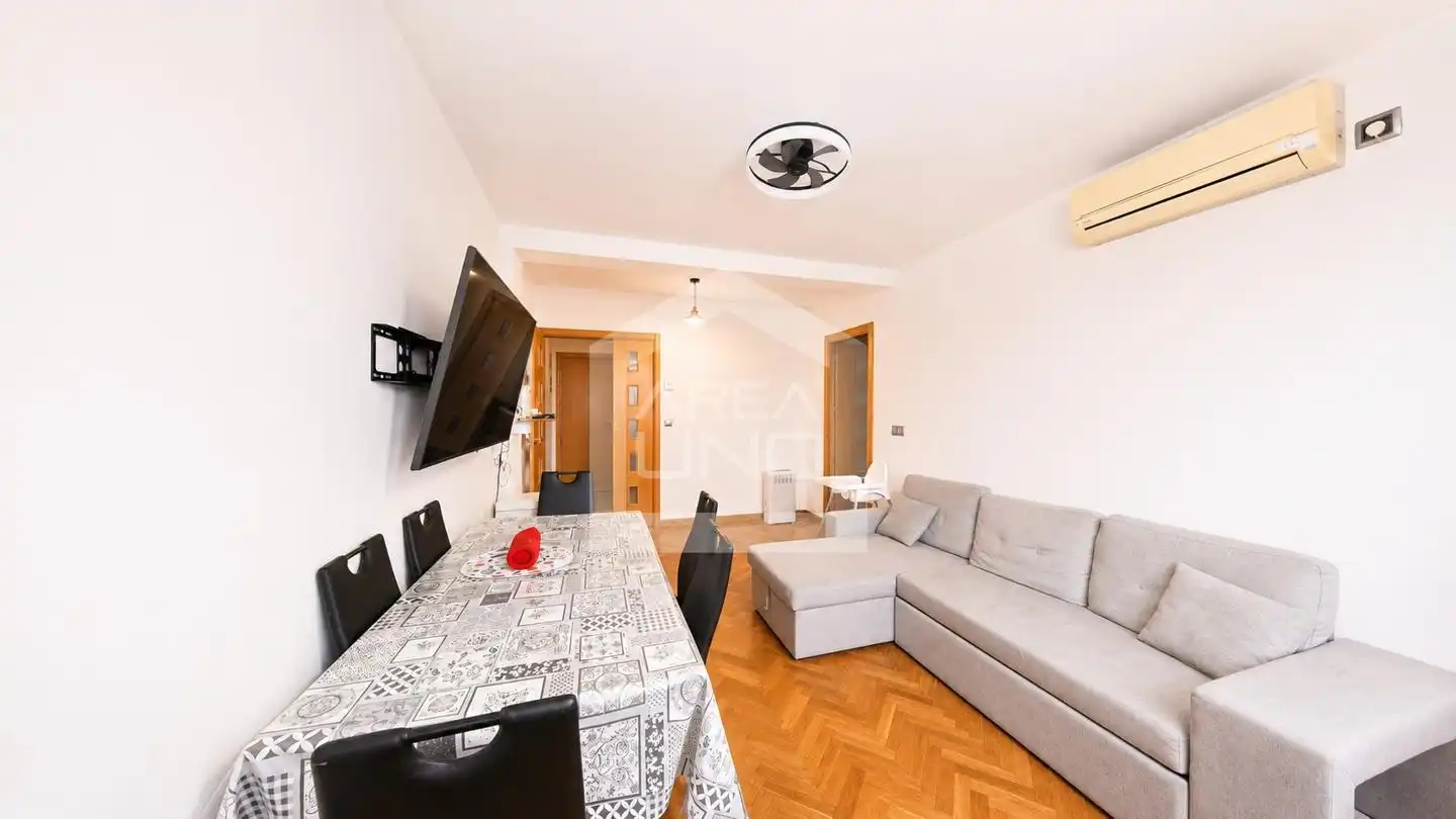 Living room of Flat for sale in Alcorcón  with Air Conditioner, Heating and Parquet flooring