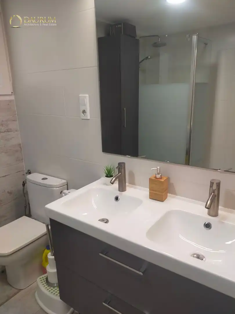 Baño de Piso en venta en Gandia con Terraza, Trastero y Amueblado