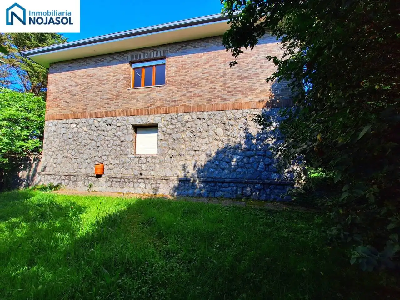 Vista exterior de Casa o xalet en venda en Noja amb Calefacció i Terrassa