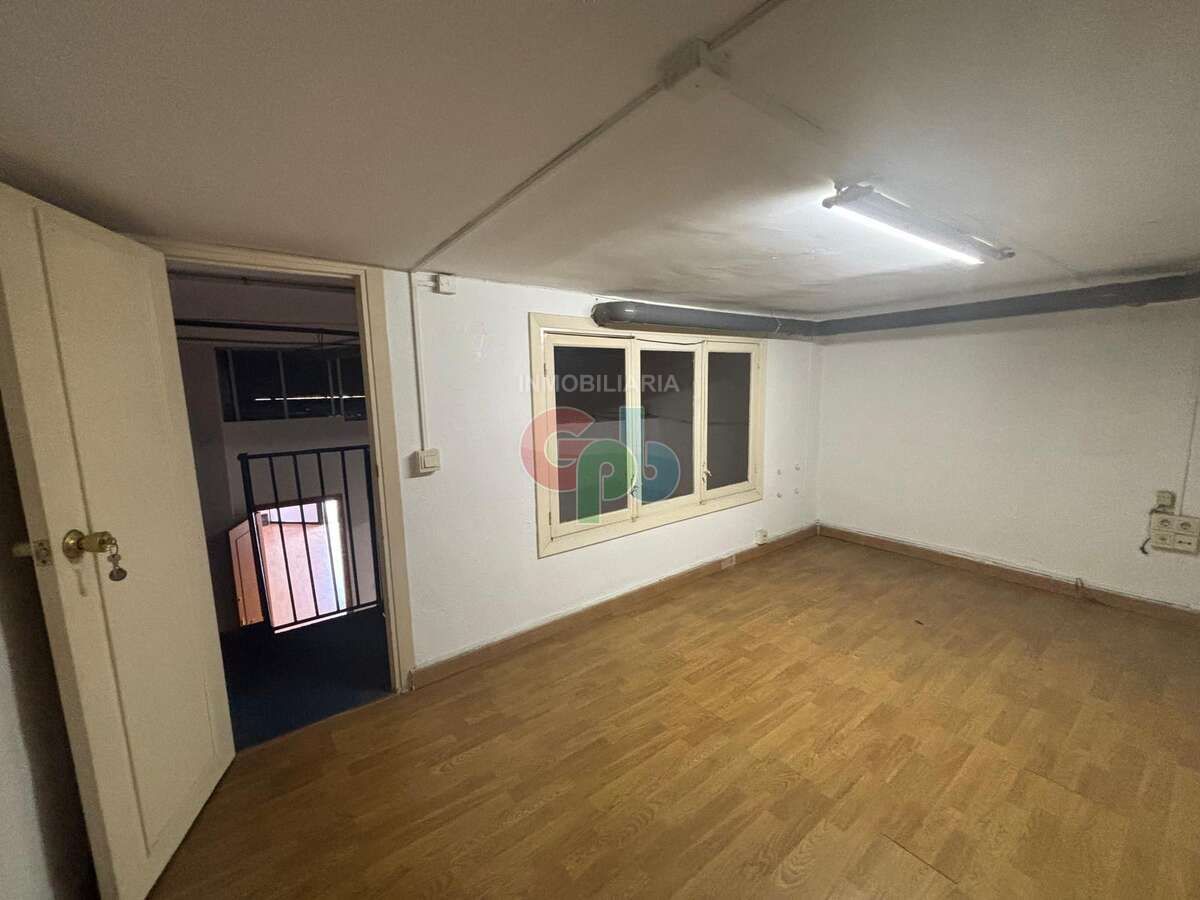 Premises for sale in Vícar