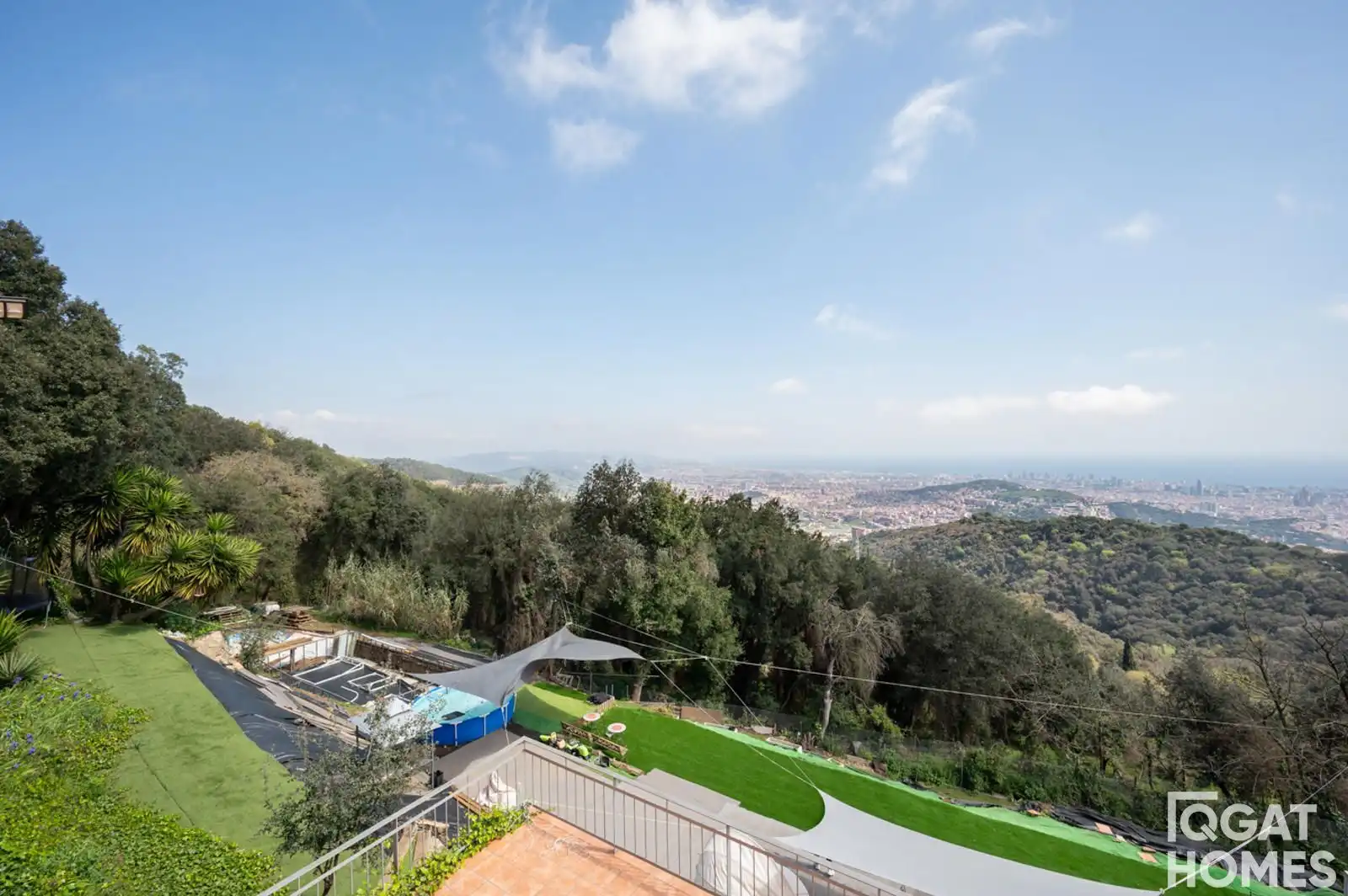 Vista exterior de Casa o xalet en venda en Barcelona amb Aire condicionat, Calefacció i Jardí privat