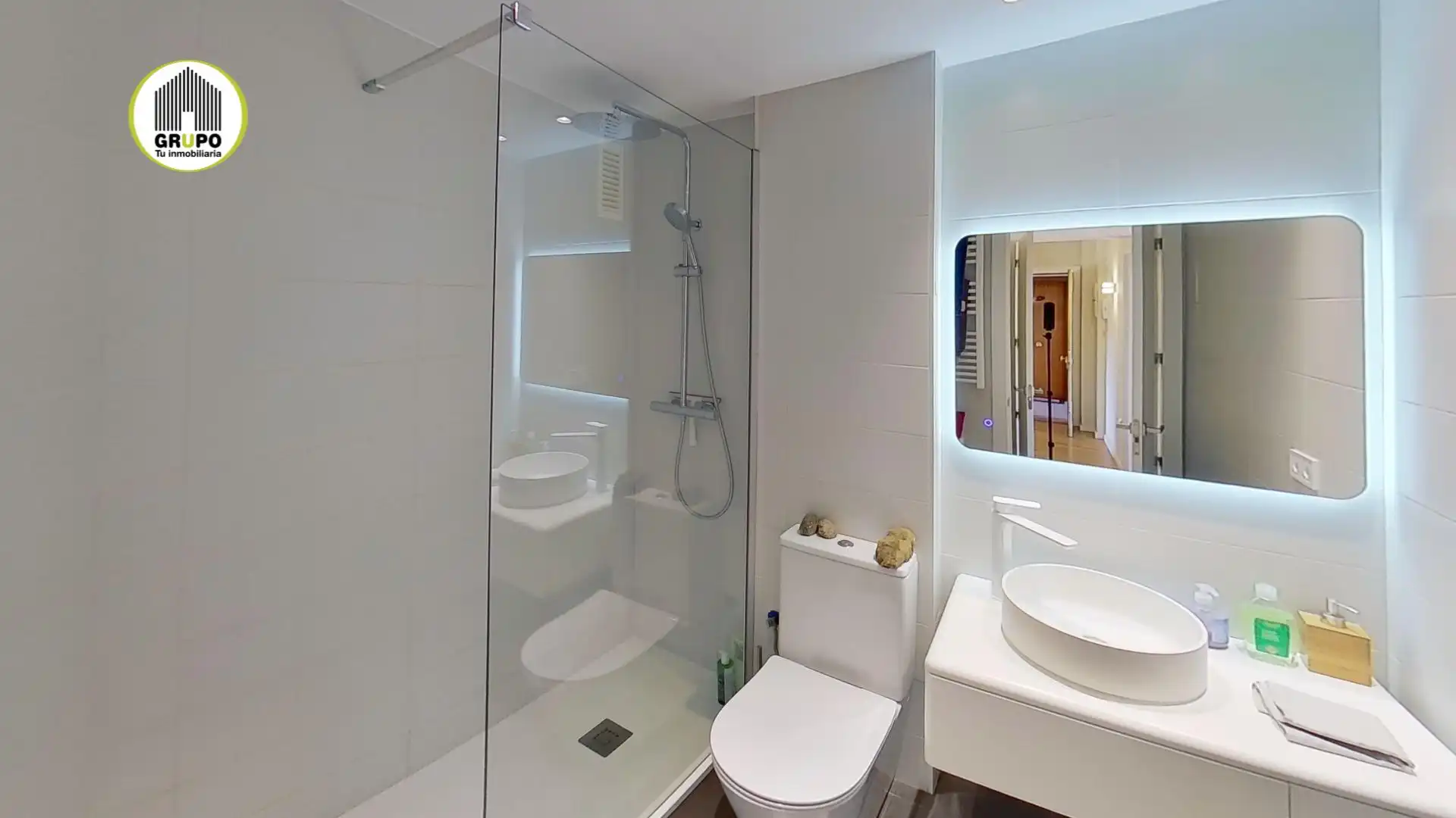 Bathroom of Flat for rent in Begues  with Heating, Private garden and Parquet flooring