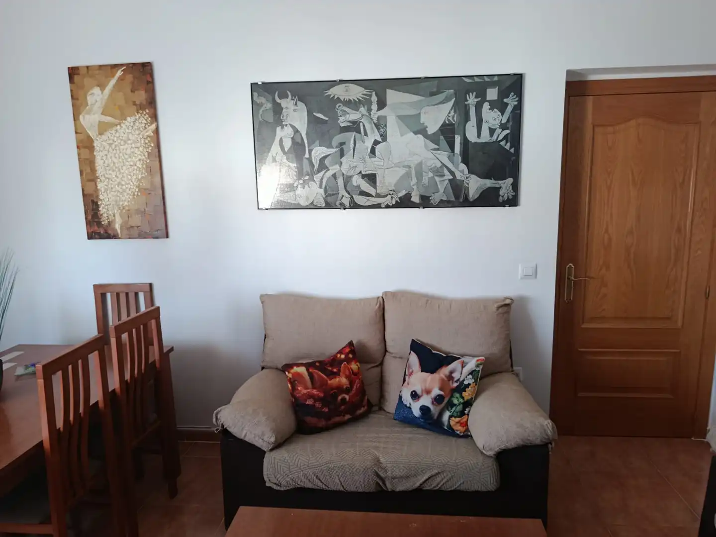 Sala d'estar de Casa adosada en venda en Mota del Cuervo amb Calefacció, Terrassa i Moblat