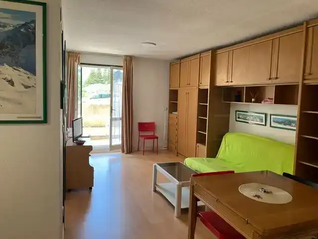 Sala d'estar de Apartament de lloguer en Aisa amb Parquet, Traster i Moblat
