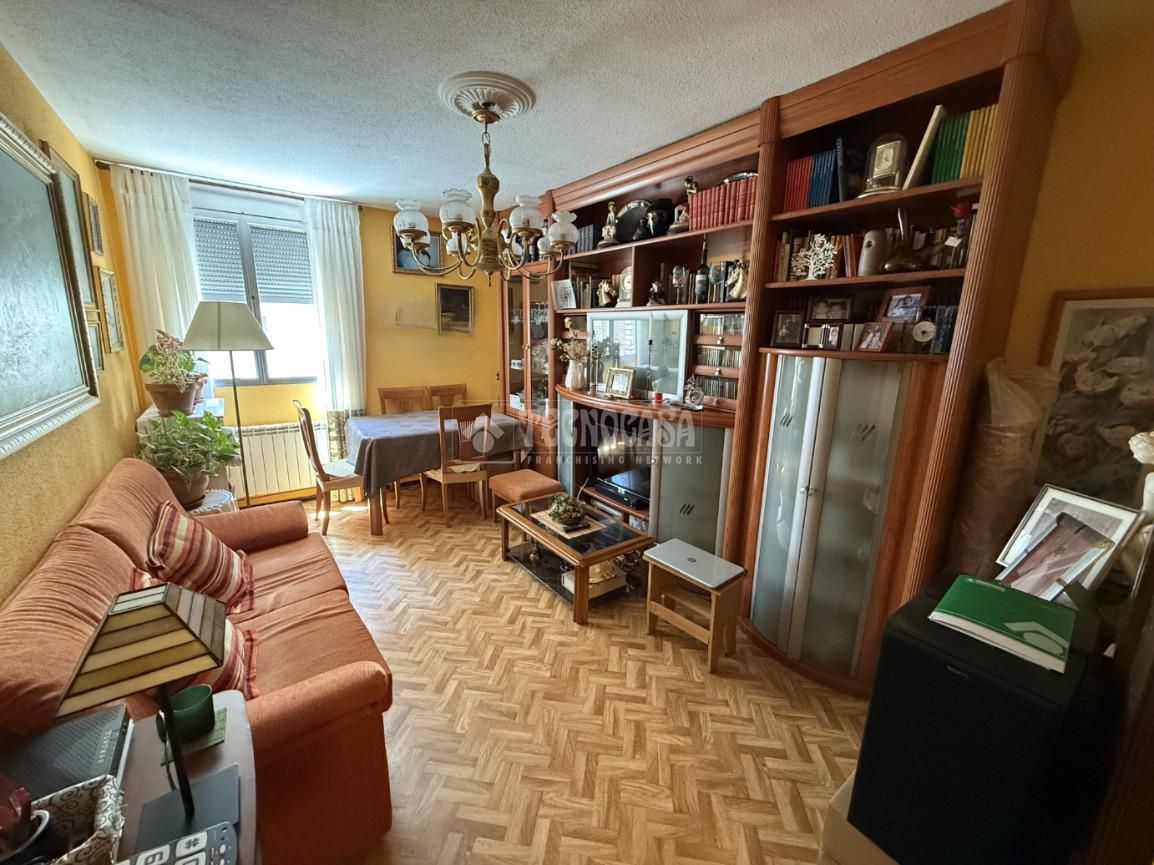 Living room of Flat for sale in  Madrid Capital  with Heating