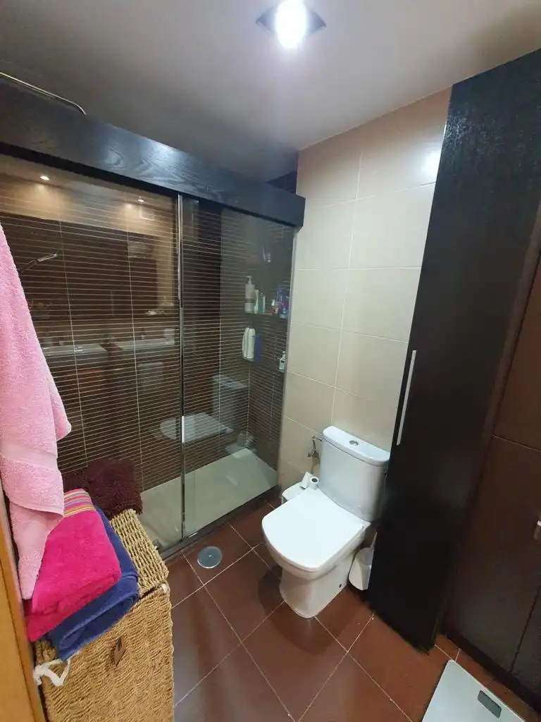 Baño de Piso en venta en Ceuta con Horno y Lavadora