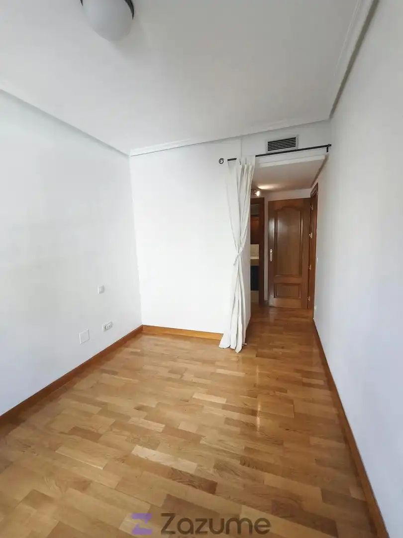 Schlafzimmer von Wohnungen zur Miete in Madrid mit Klimaanlage, Heizung und Privatgarten