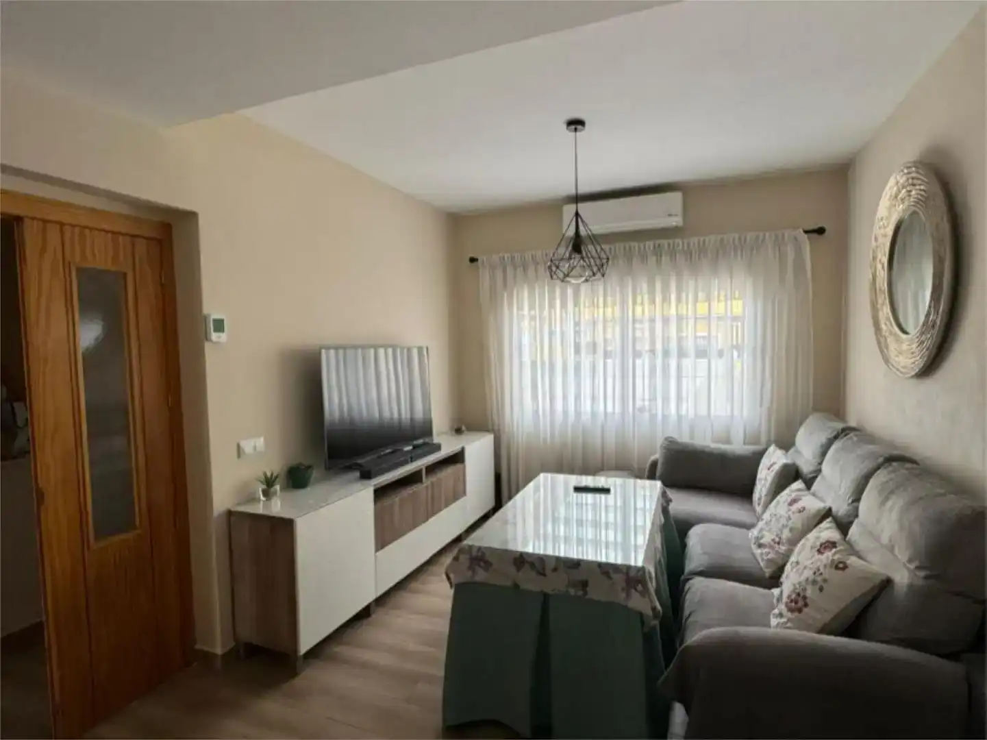 Sala d'estar de Casa adosada en venda en Andújar amb Aire condicionat i Balcó