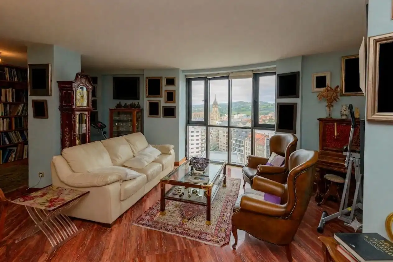 Living room of Flat for sale in Oviedo   with Heating and Jacuzzi