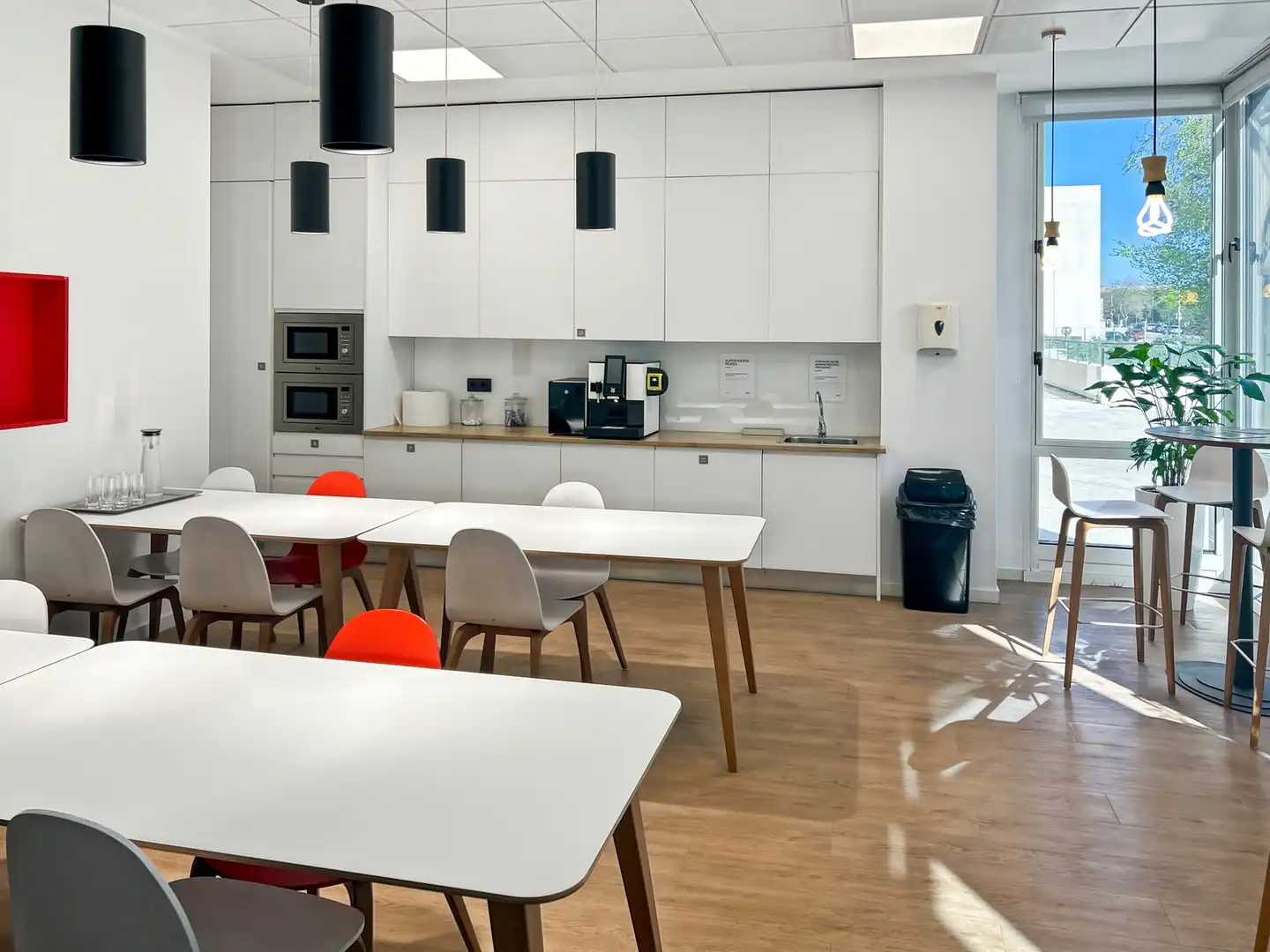 Cocina de Oficina de alquiler en Madrid con Aire acondicionado, Calefacción y Amueblado
