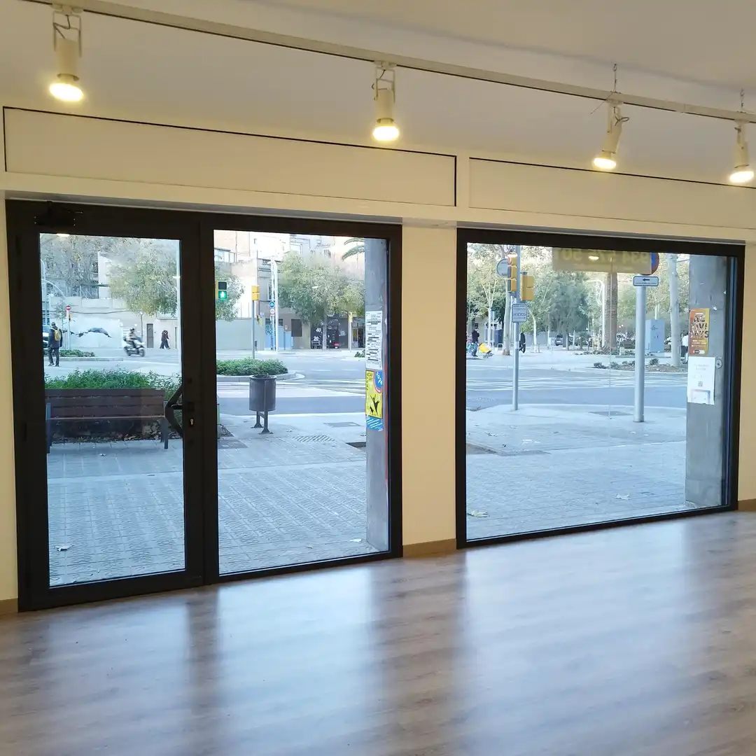 Commercial properties for sale in Barcelona  with Parquet flooring
