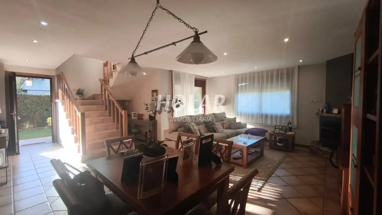 Sala de estar de Casa o chalet en venta en Vigo  con Jardín privado, Terraza y Trastero