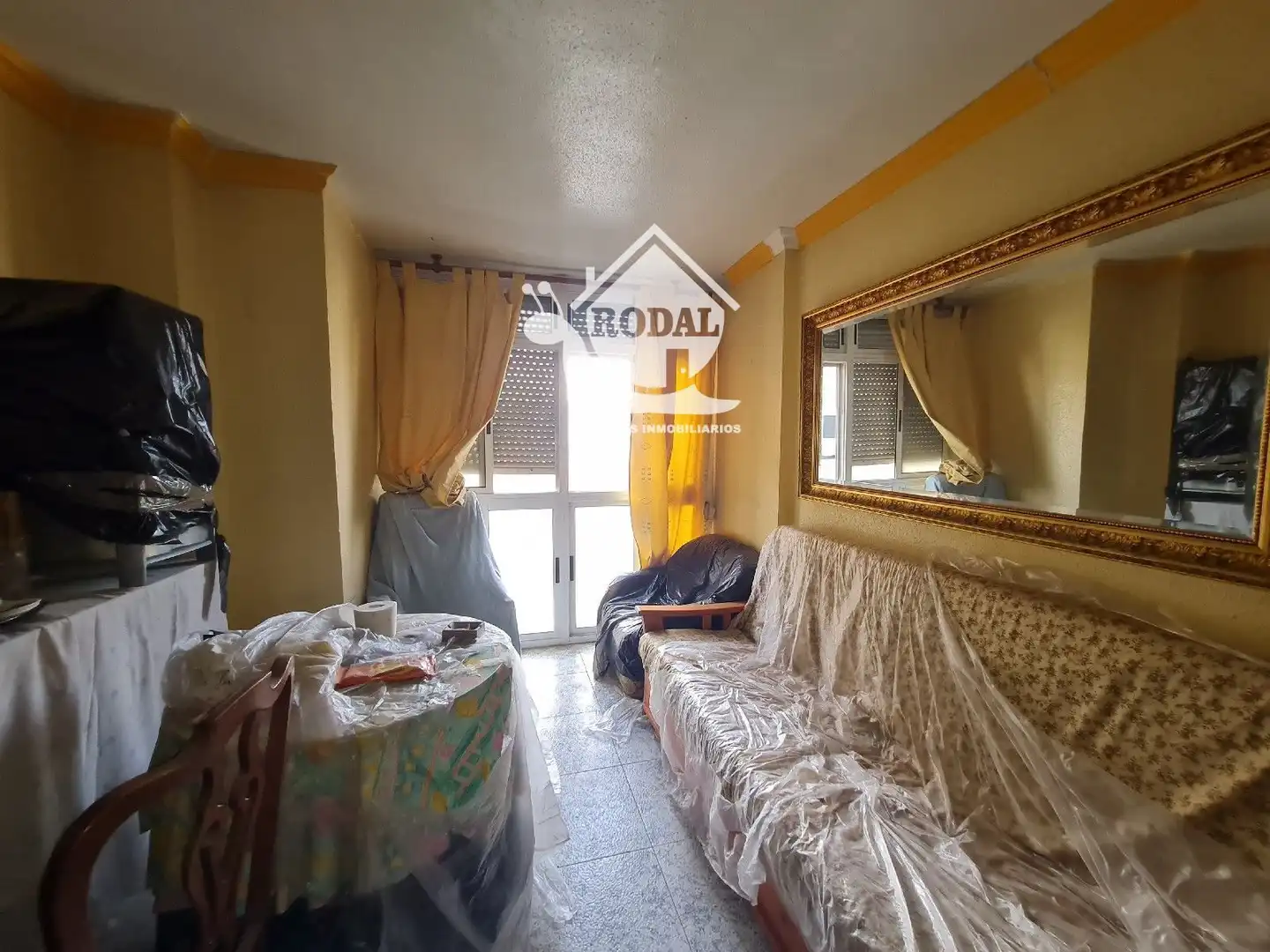Habitación de Piso en venta en Almería con Calefacción, Amueblado y Horno