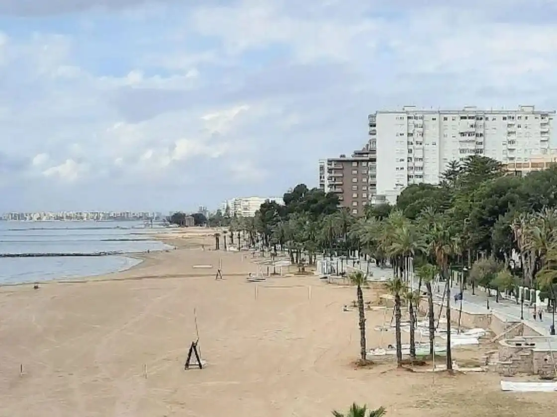 Außenansicht von Einfamilien-Reihenhaus zur Miete in Voramar