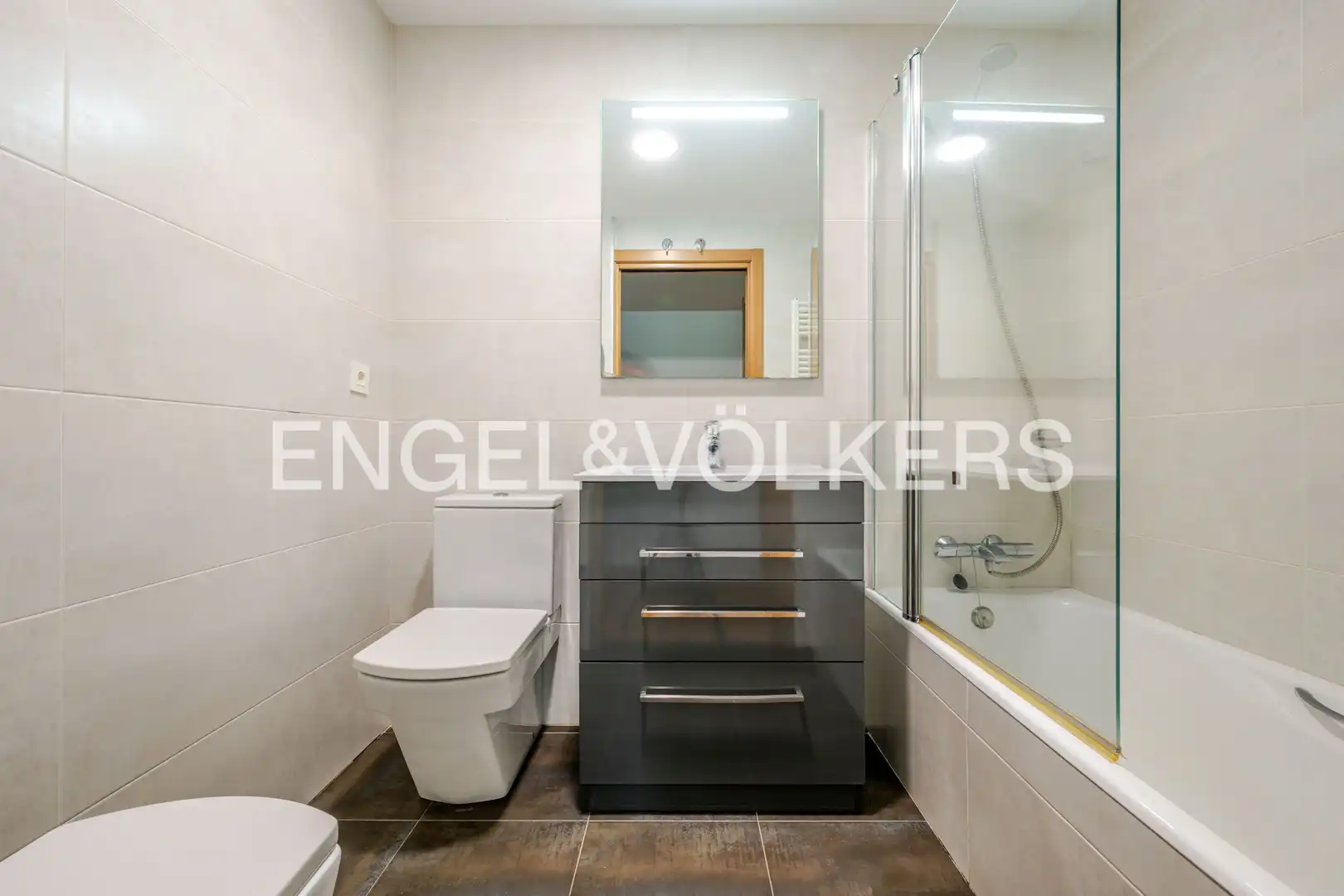 Badezimmer von Wohnung zum Verkauf in Donostia - San Sebastián  mit Heizung, Terrasse und Schwimmbad